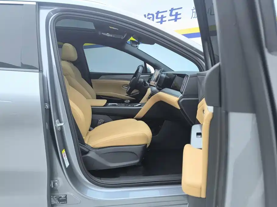 BYD L DM-i — фото 8