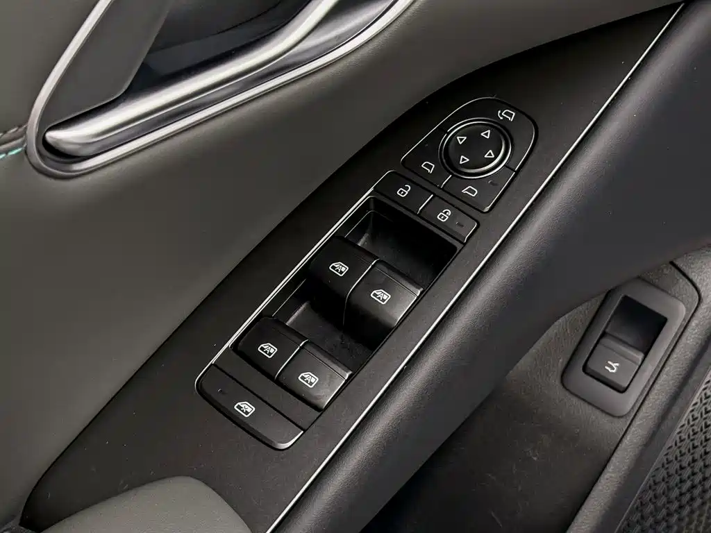 BYD Qin L — фото 10