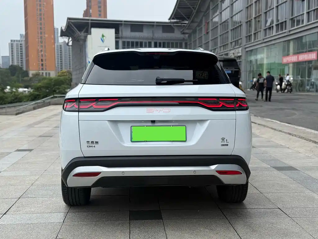 BYD L DM-i — фото 11