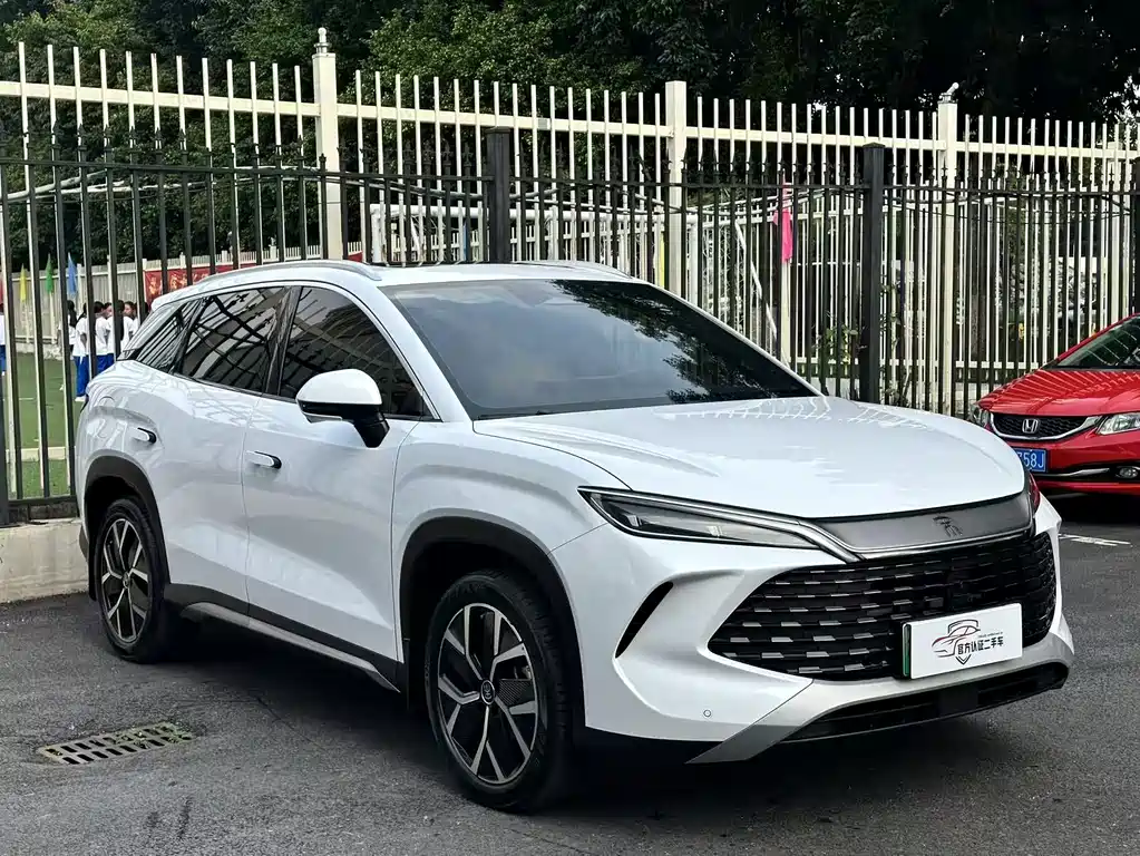 BYD L DM-i — фото 3