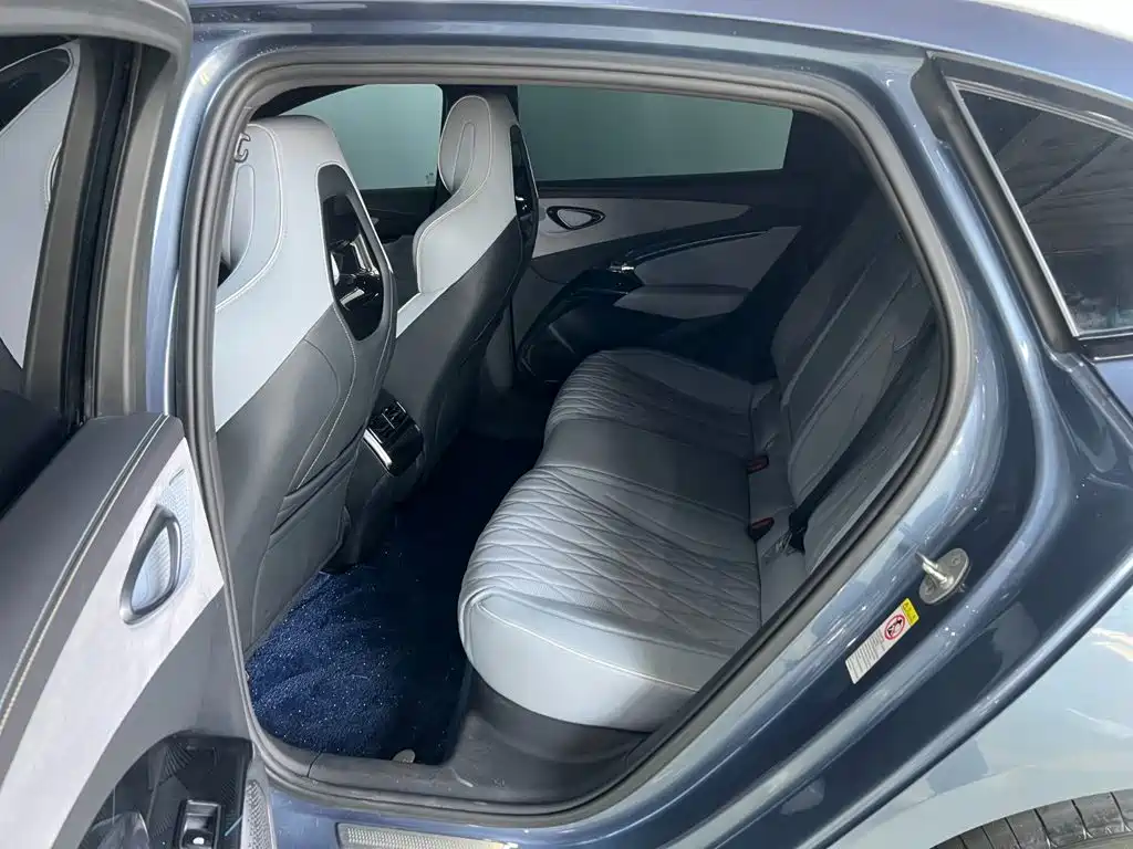 BYD Seal — фото 8