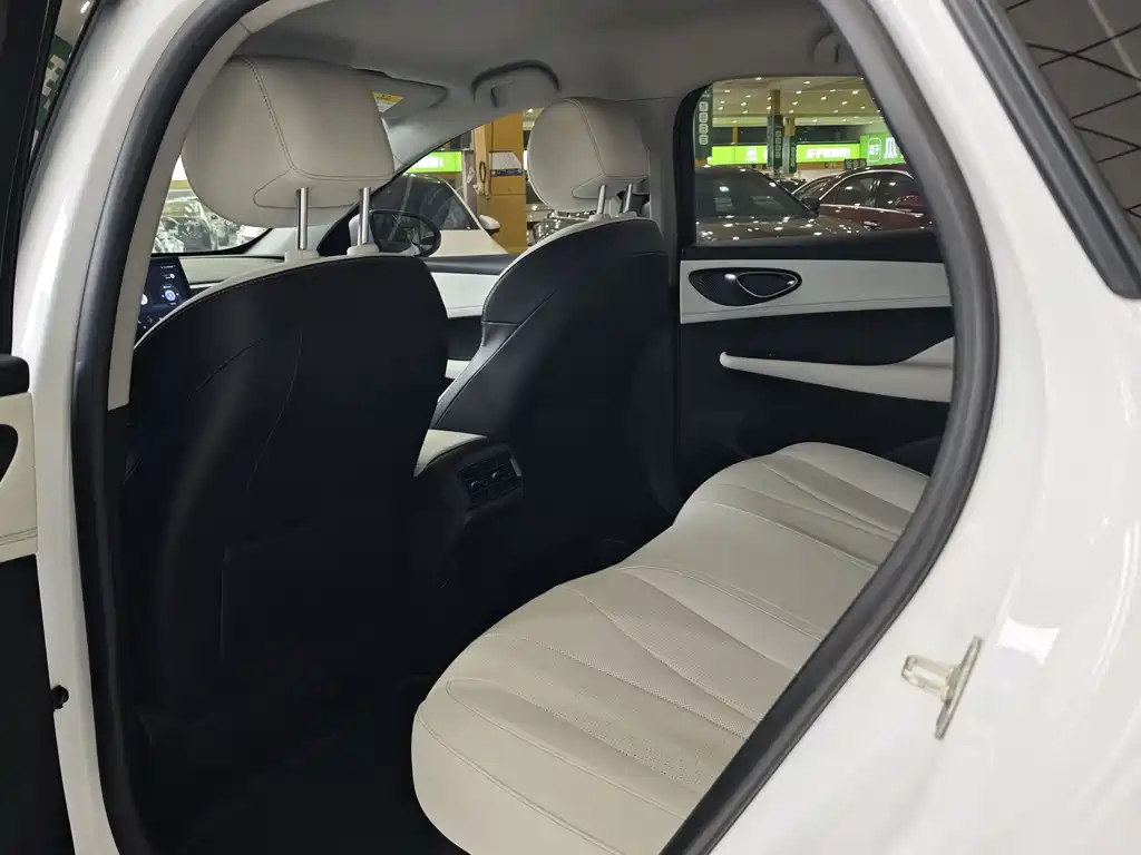 BYD Seal 05 DM-i — фото 8