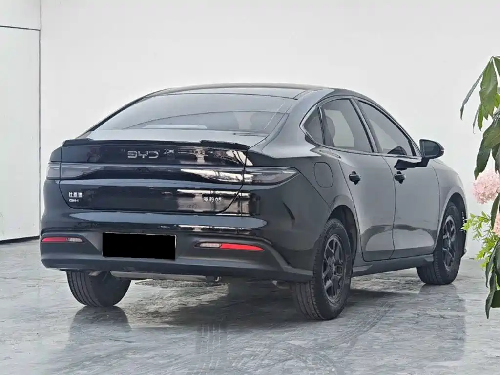 BYD Seal 05 DM-i — фото 10