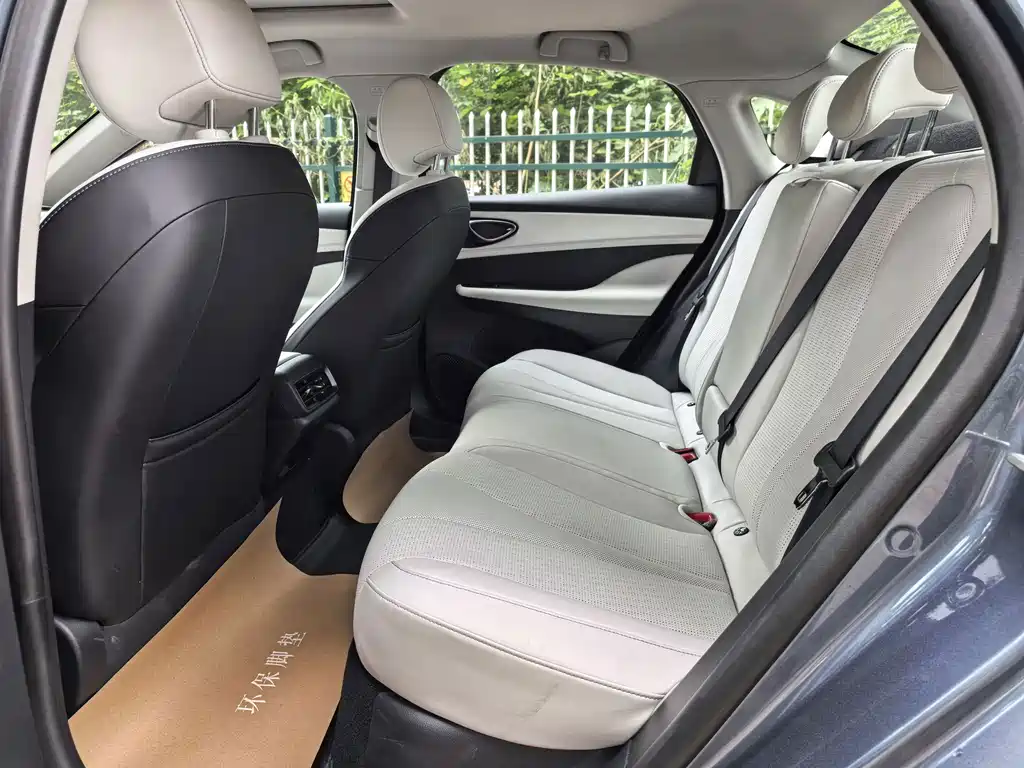 BYD Seal 05 DM-i — фото 8