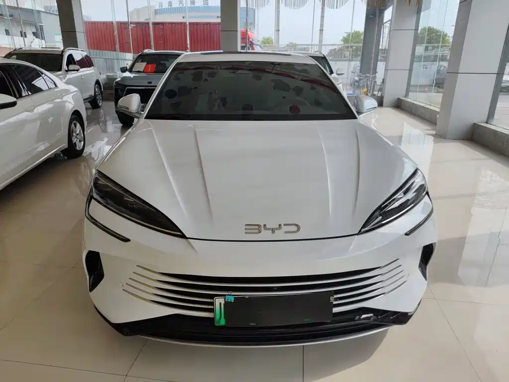 BYD Seal — фото 3