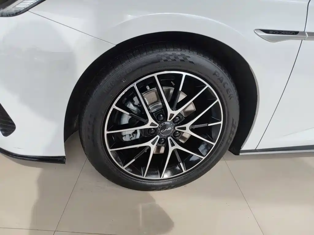 BYD Seal — фото 23