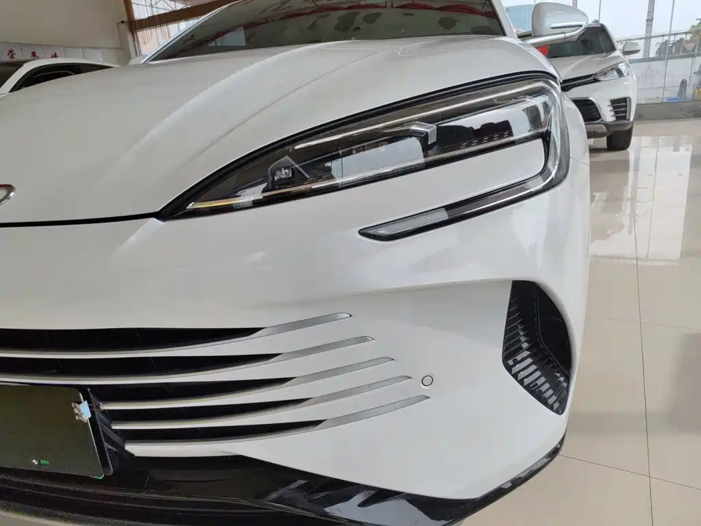 BYD Seal — фото 24