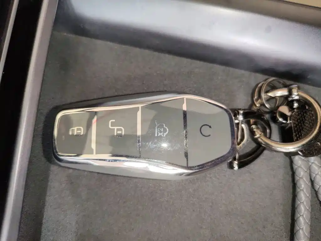 BYD Seal — фото 9