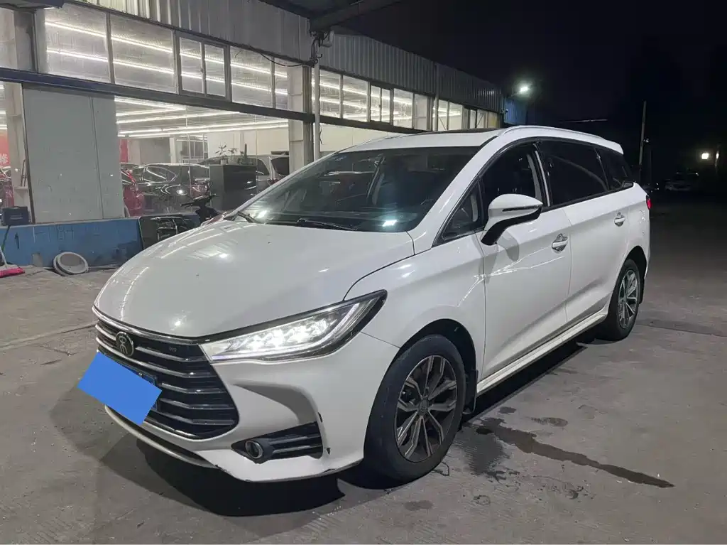 BYD MAX