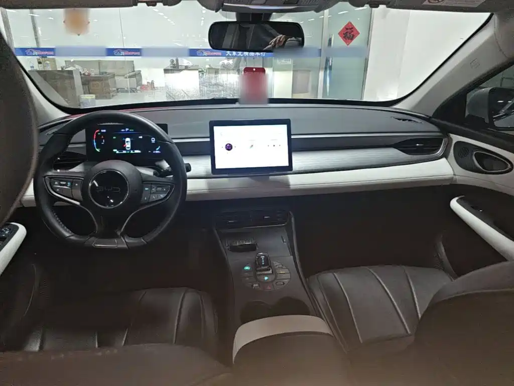 BYD Seal 05 DM-i — фото 10