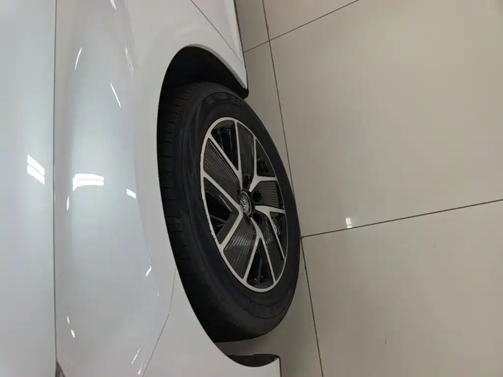 BYD Qin L — фото 23