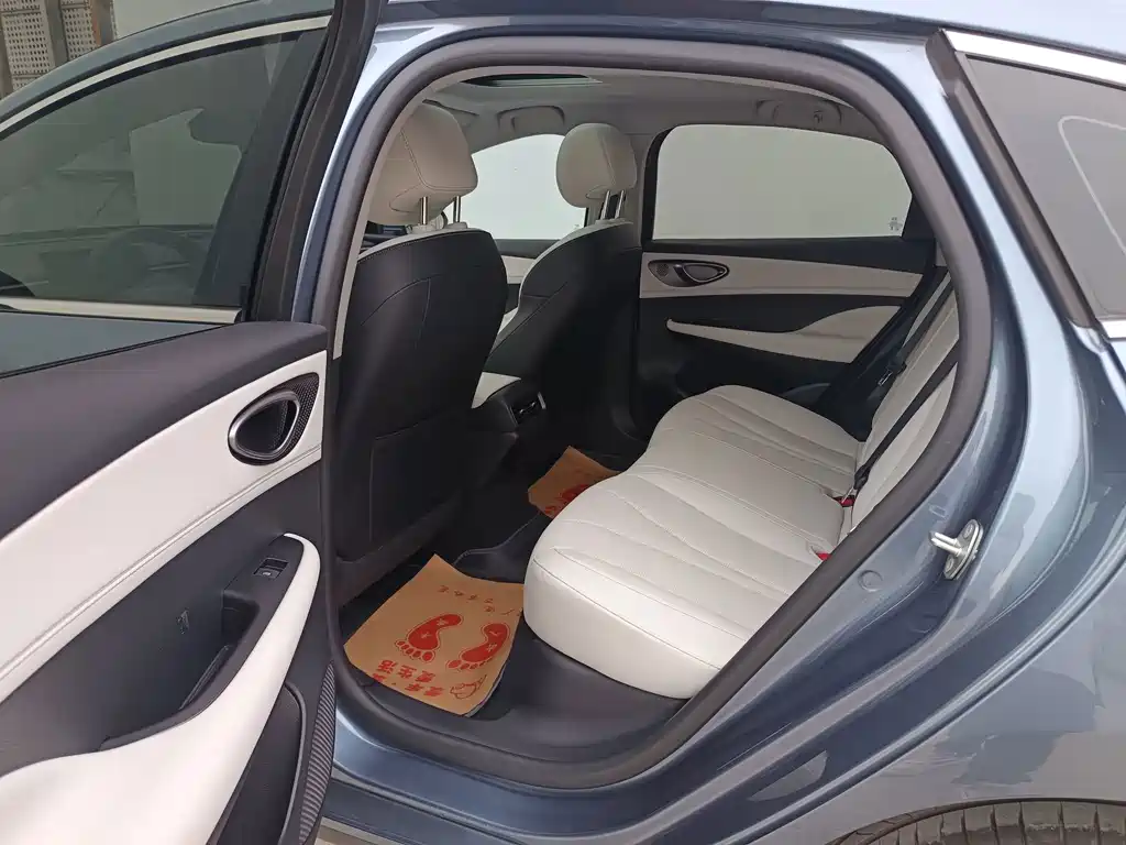 BYD Seal 05 DM-i — фото 13