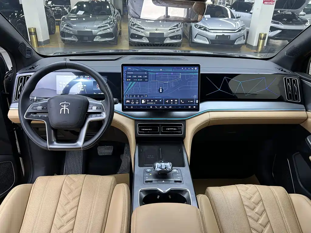 BYD L DM-i — фото 6
