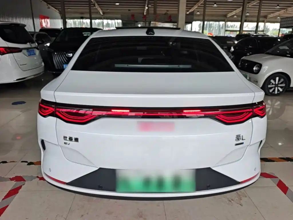 BYD Qin L — фото 6