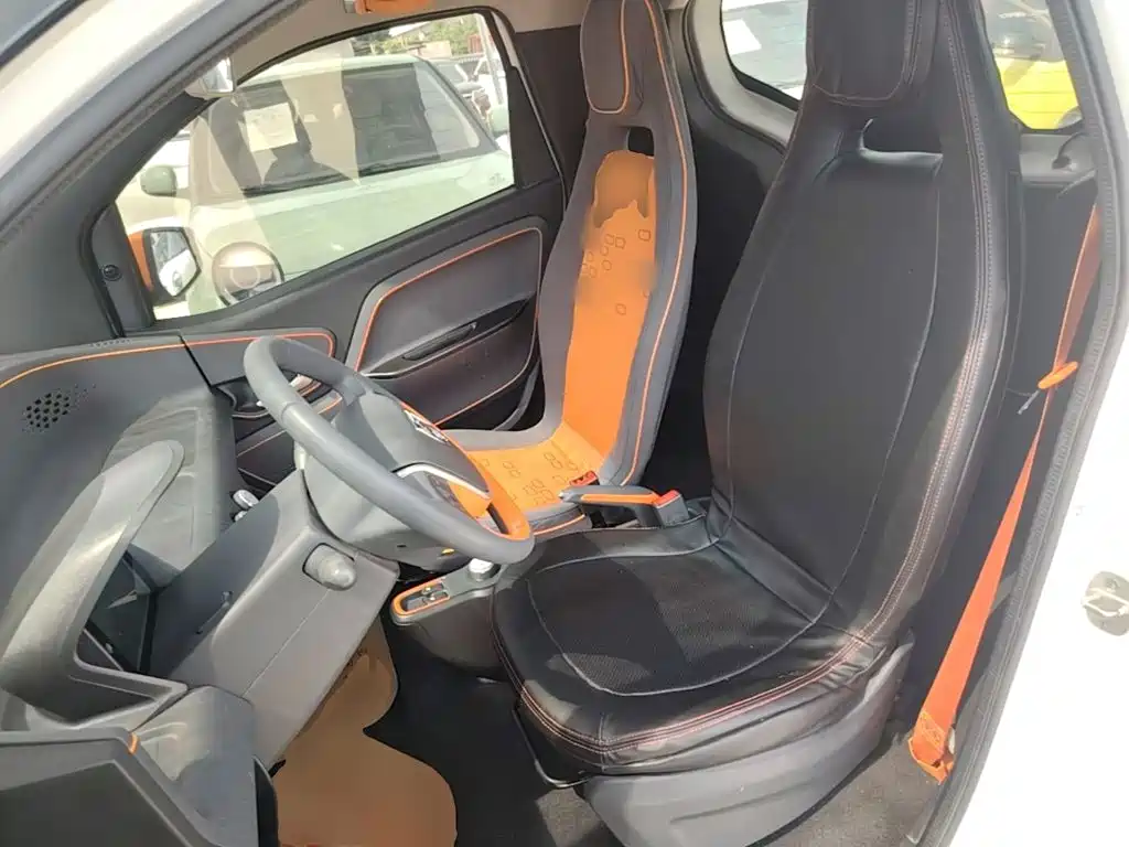 Baojun E100 — фото 11