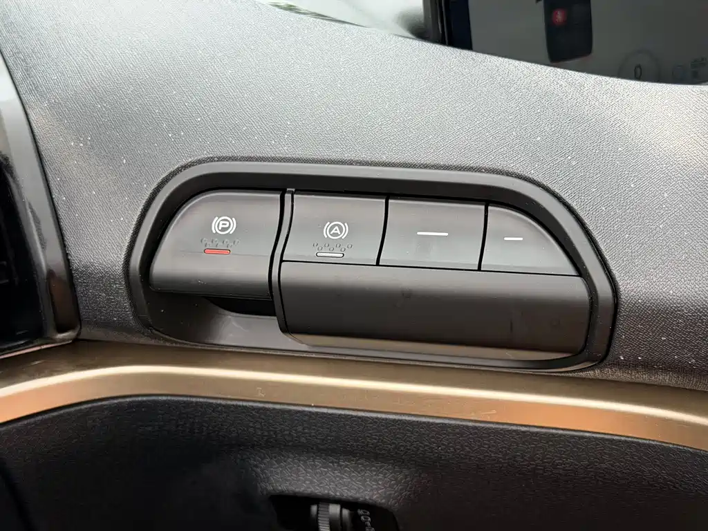 Baojun KiWi EV — фото 19