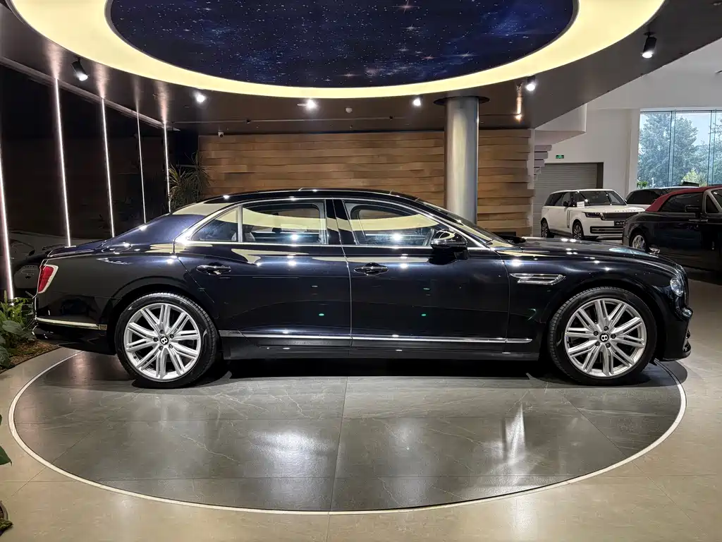Bentley Flying Spur — фото 4
