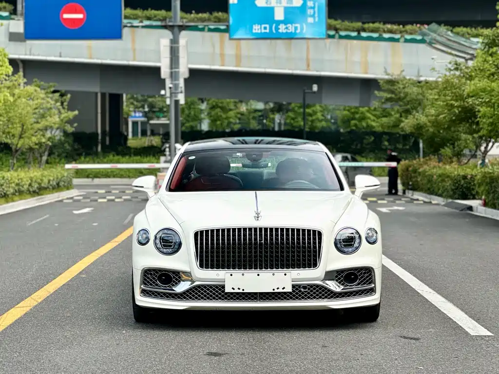 Bentley Flying Spur PHEV — фото 3