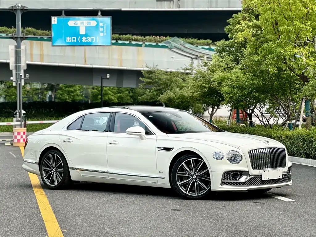 Bentley Flying Spur PHEV — фото 4
