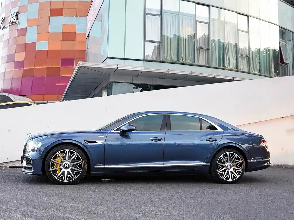 Bentley Flying Spur — фото 3