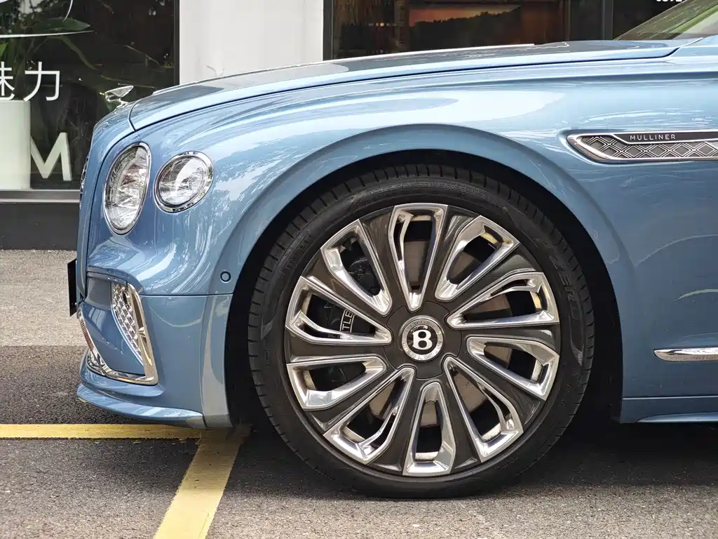 Bentley Flying Spur PHEV — фото 3