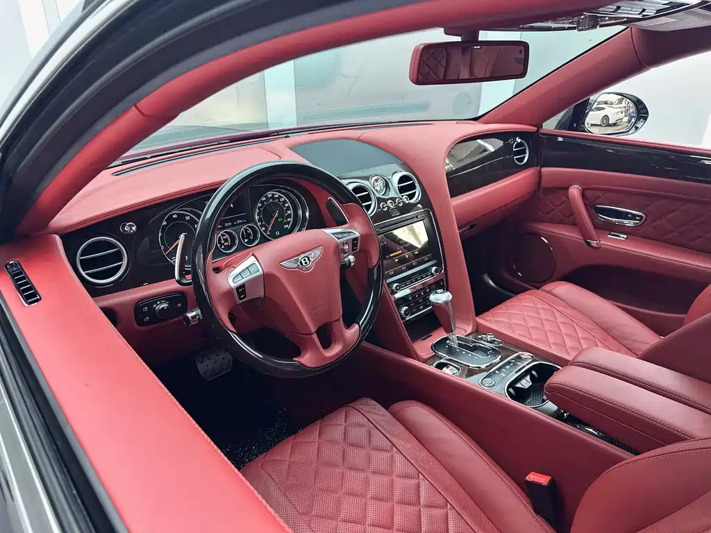 Bentley Flying Spur — фото 3