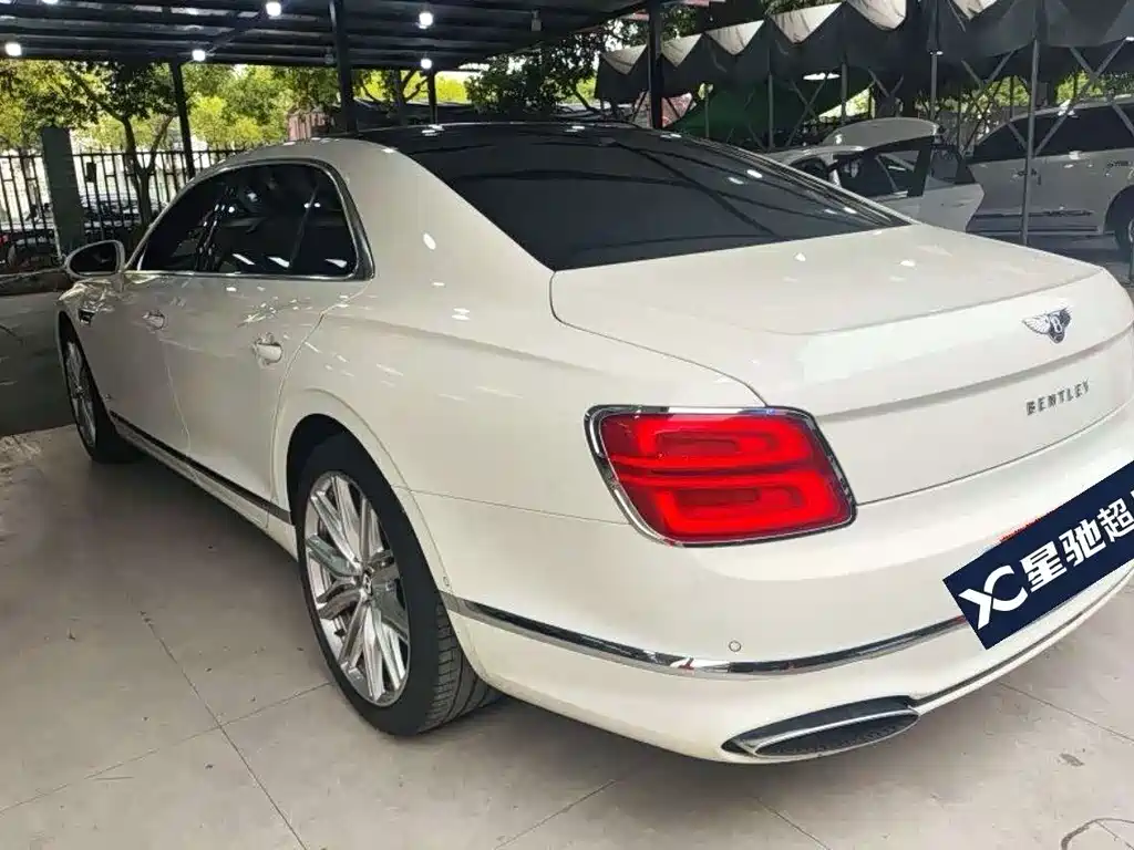 Bentley Flying Spur — фото 3