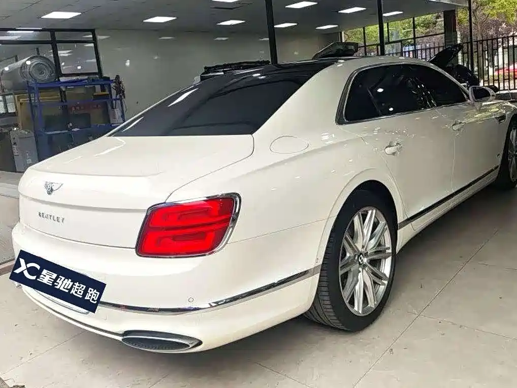 Bentley Flying Spur — фото 4