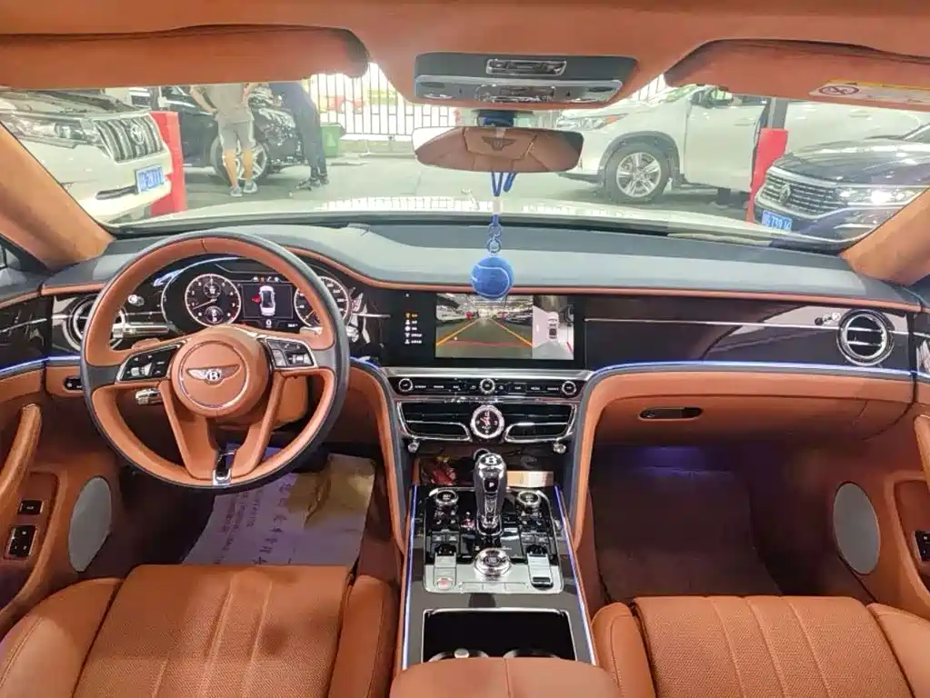 Bentley Flying Spur — фото 5