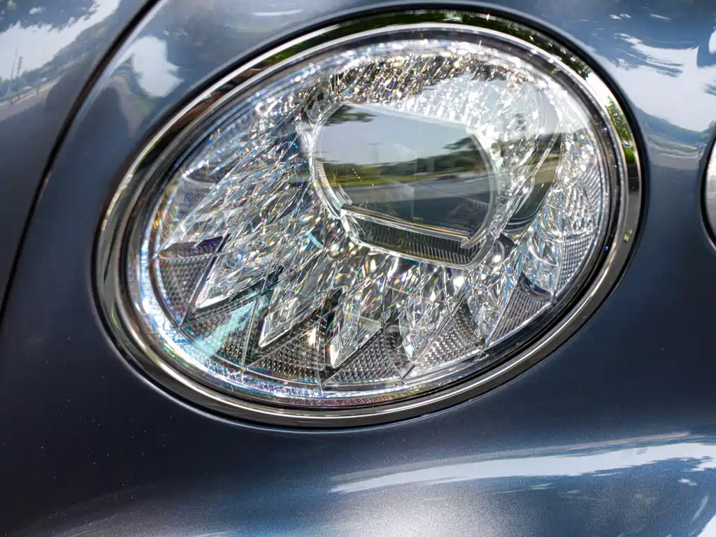 Bentley Flying Spur — фото 3