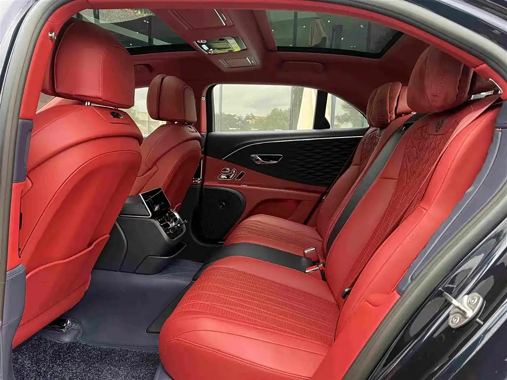 Bentley Flying Spur — фото 3