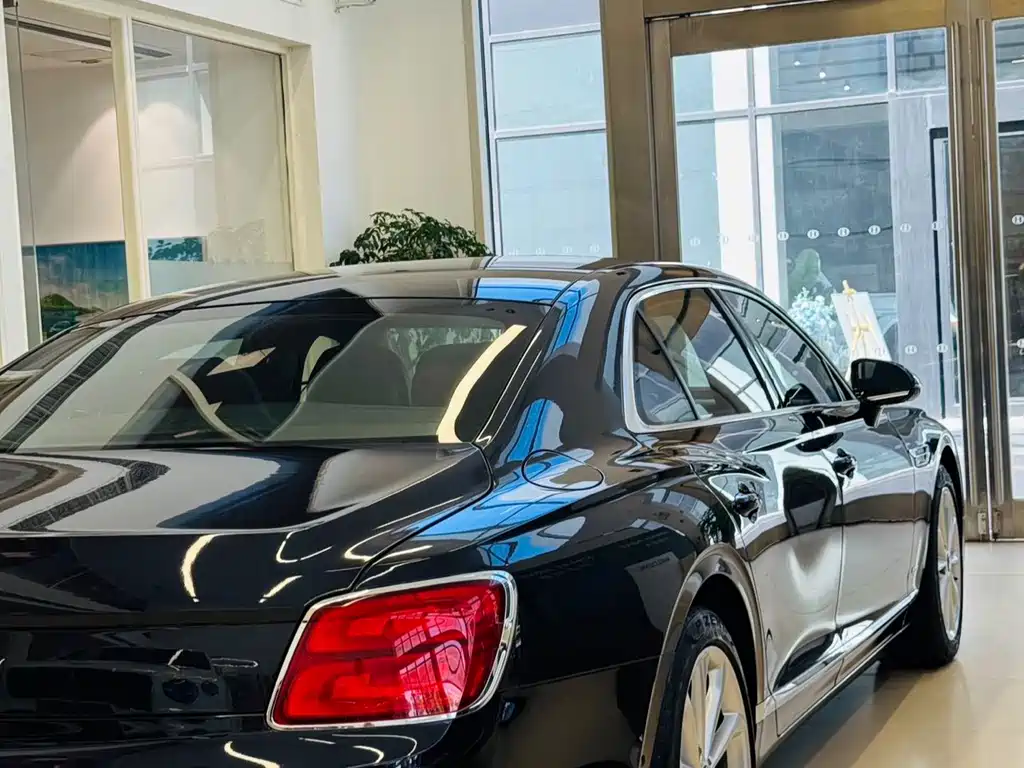 Bentley Flying Spur — фото 3