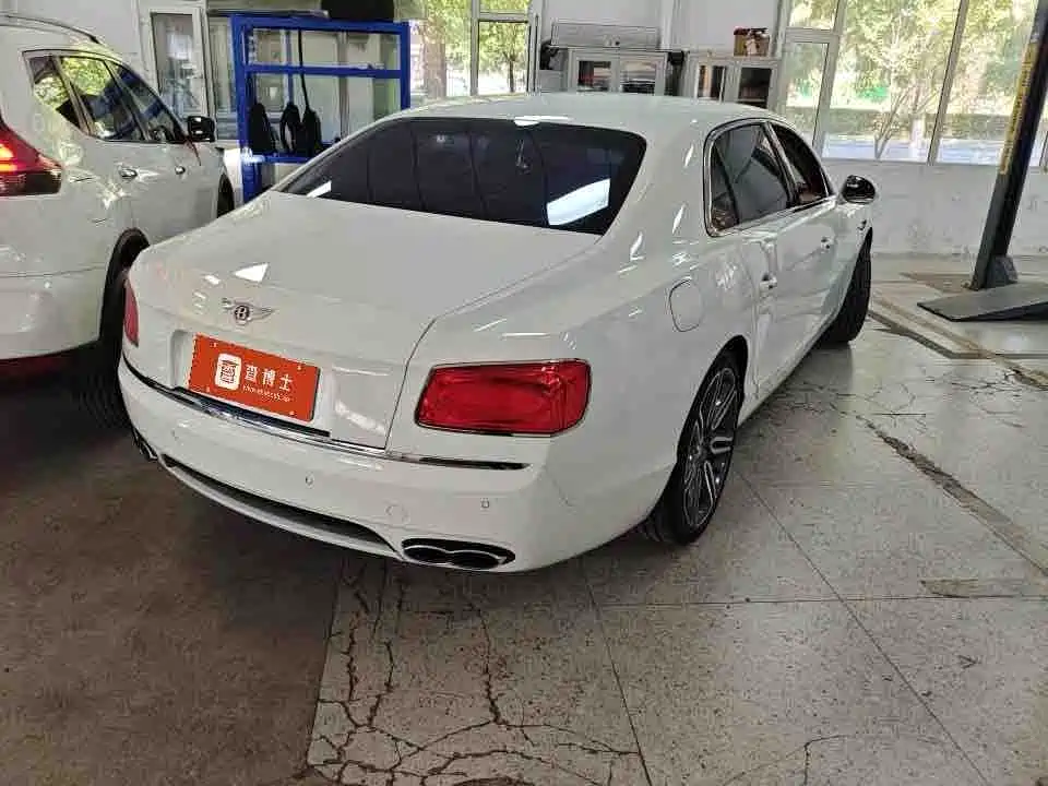 Bentley Flying Spur — фото 3