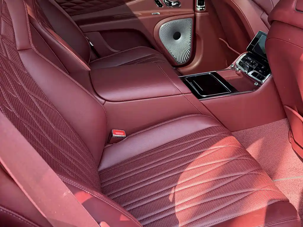 Bentley Flying Spur PHEV — фото 4