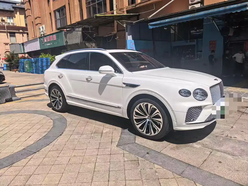 Bentley Bentayga PHEV — фото 3