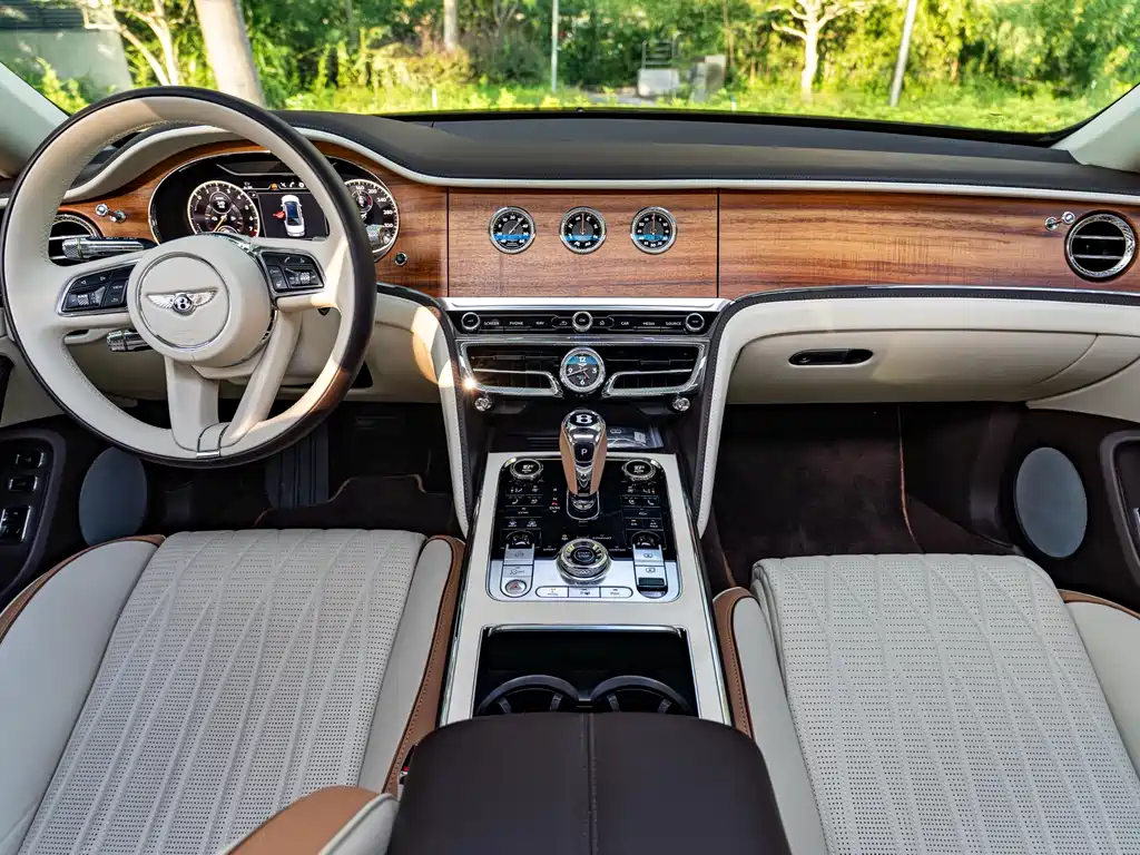 Bentley Flying Spur PHEV — фото 5