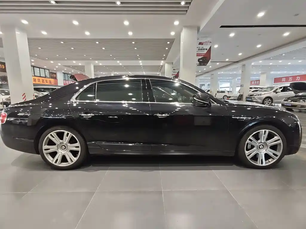 Bentley Flying Spur — фото 2
