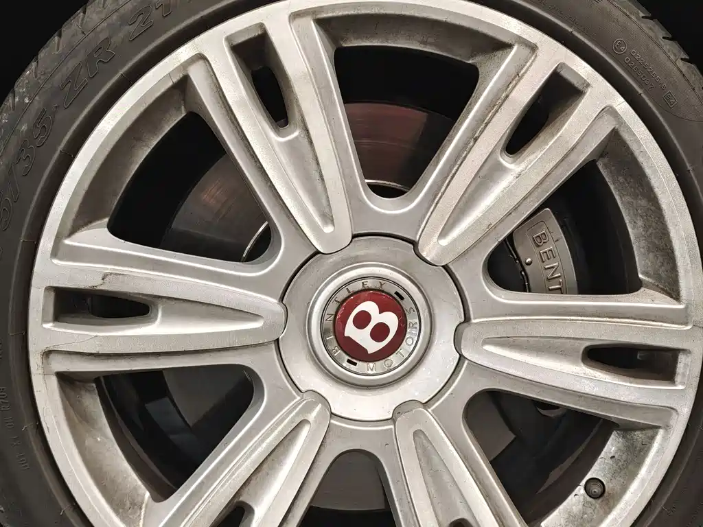Bentley Flying Spur — фото 7