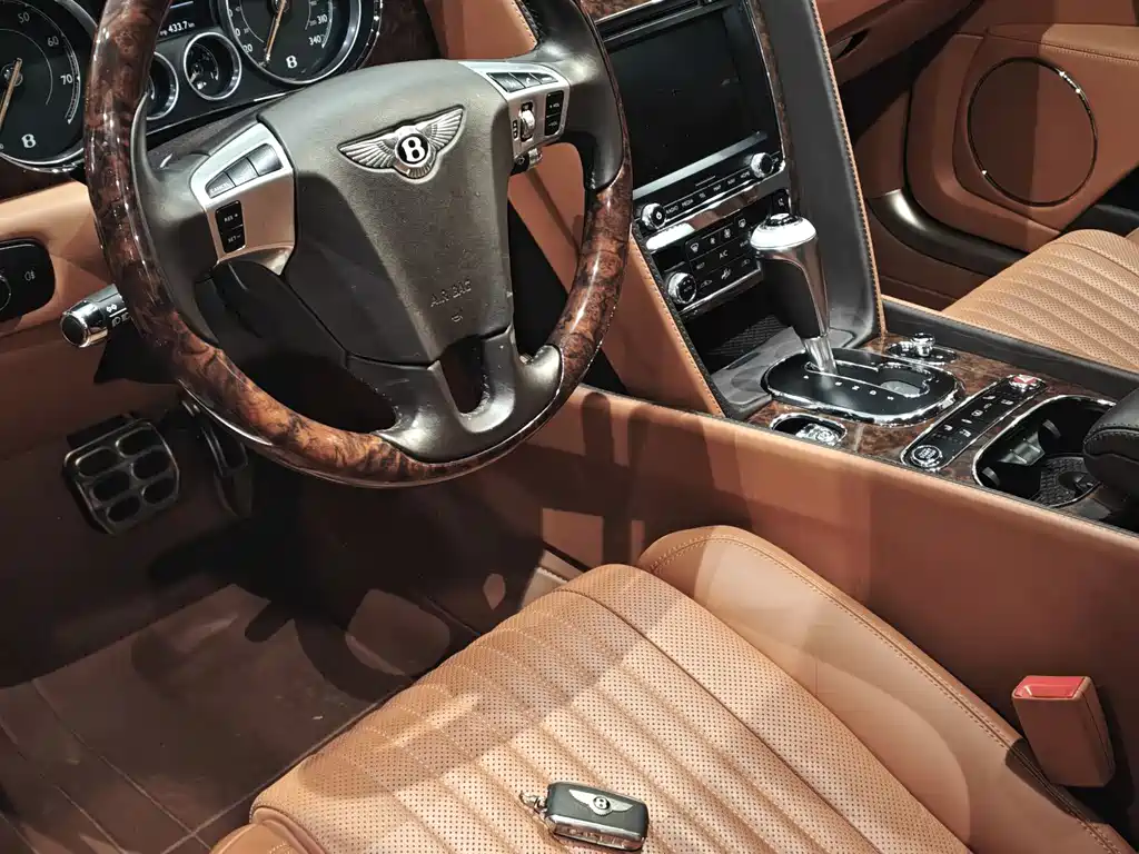Bentley Flying Spur — фото 8