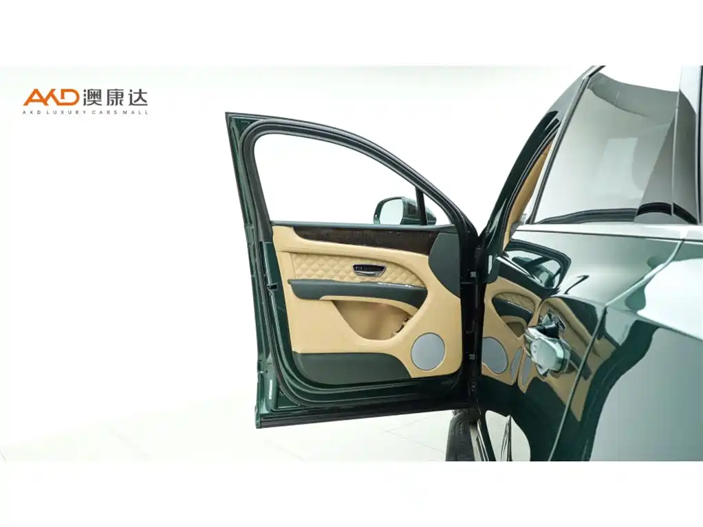 Bentley Bentayga — фото 10