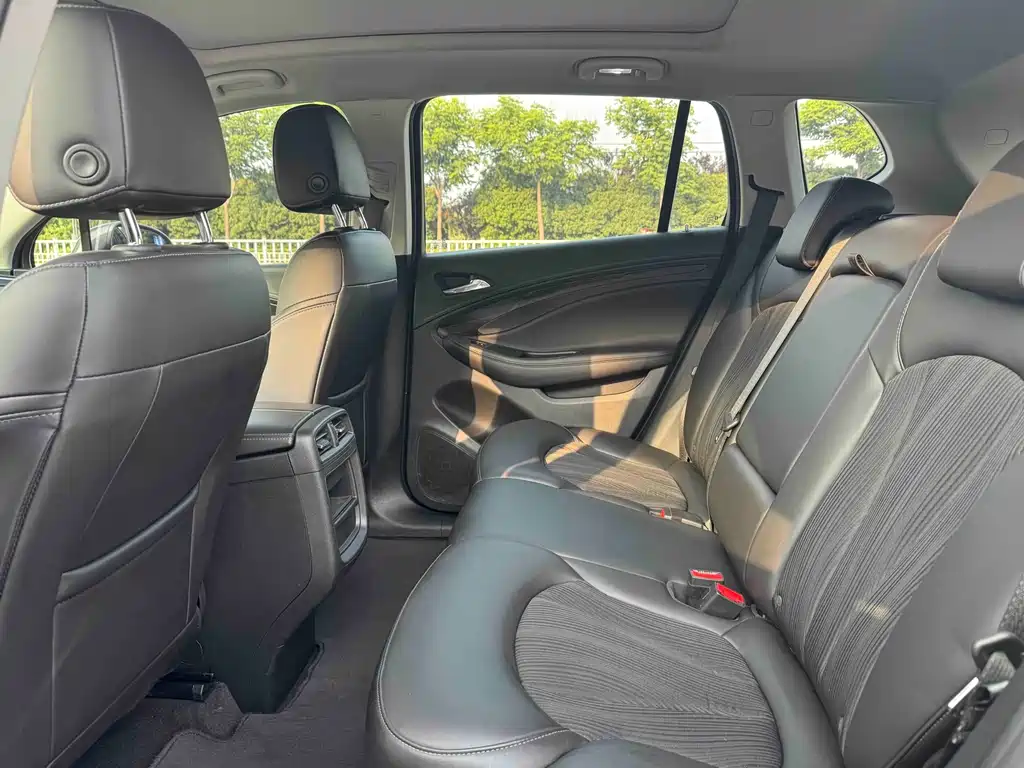 Buick Envision Plus — фото 15