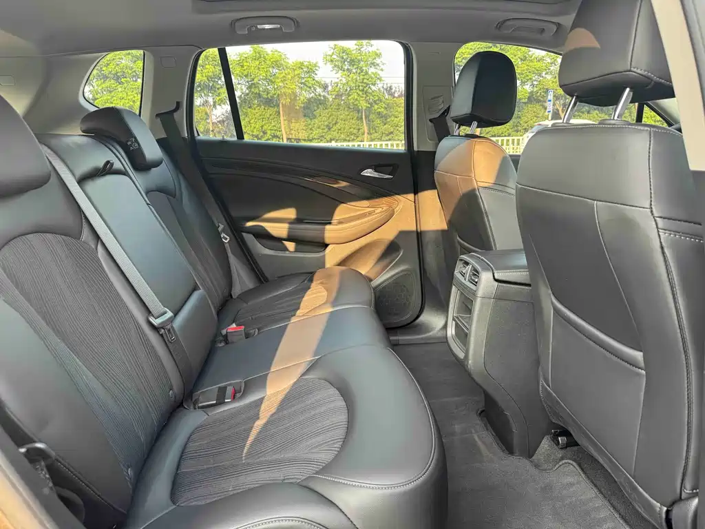 Buick Envision Plus — фото 20