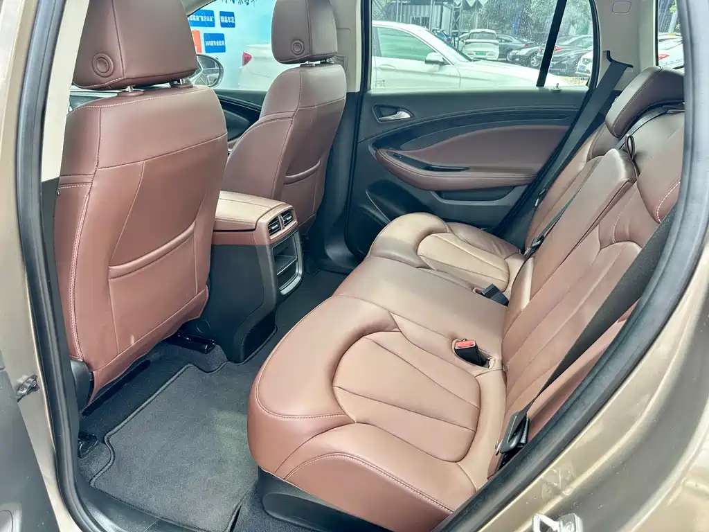 Buick Envision Plus — фото 9