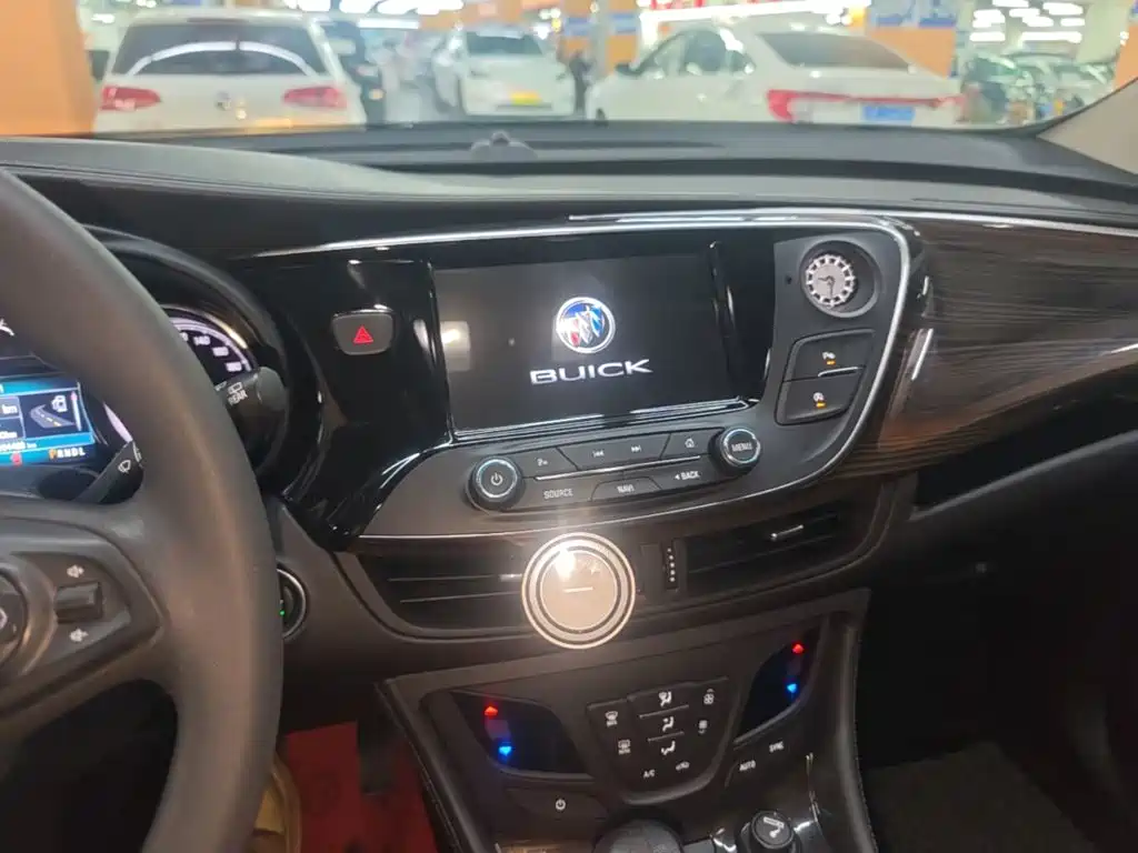 Buick Envision Plus — фото 9