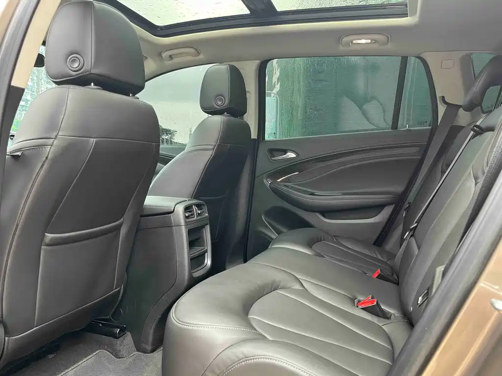 Buick Envision Plus — фото 6