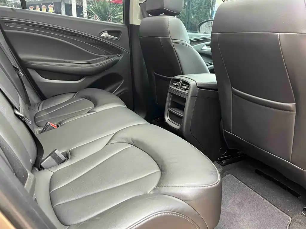Buick Envision Plus — фото 10