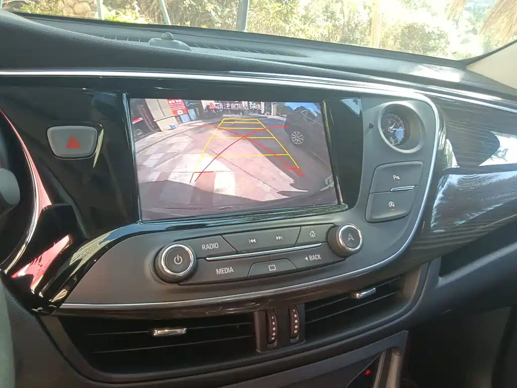 Buick Envision Plus — фото 6