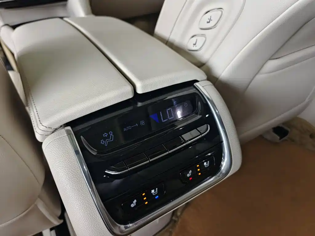 Buick Enclave — фото 17