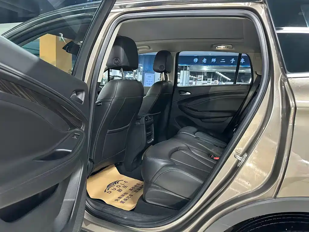 Buick Envision Plus — фото 6