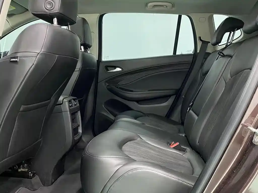 Buick Envision Plus — фото 4